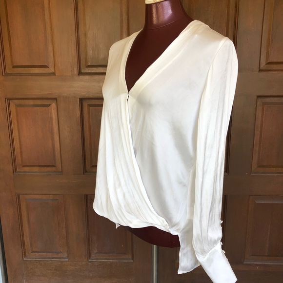 Bardot Laia Ivory Wrap Blouse Shirt size 8 or Medium - Picture 10 of 11